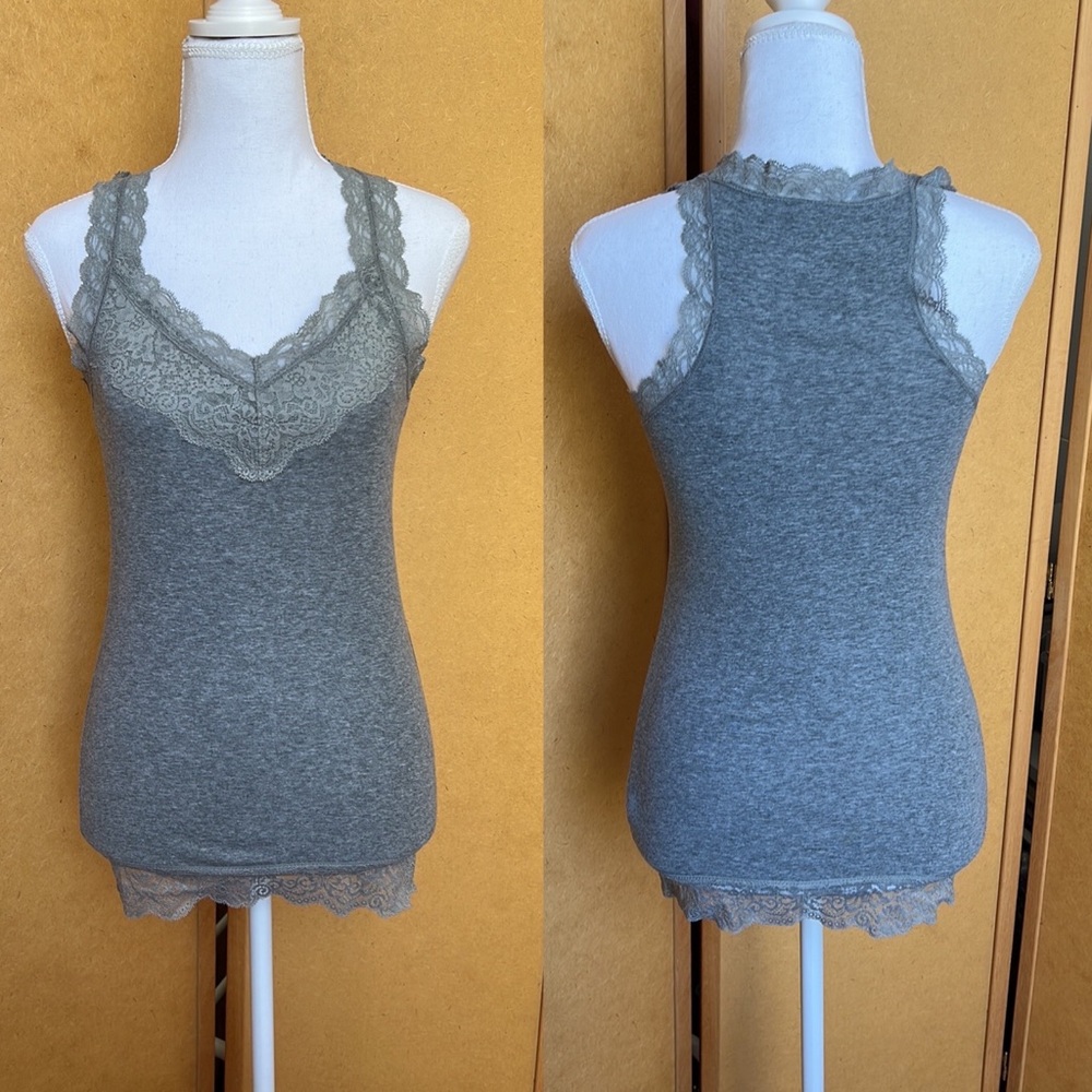 Mossimo Medium Women’s Top - gray stretch cotton w/ stretch lace at neck and hem